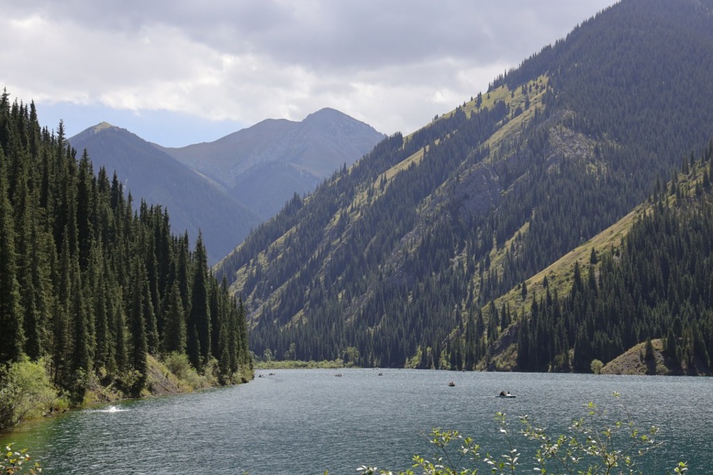 https://nomitrips.in/wp-content/uploads/2018/09/Kolsai-Lake-in-Almaty.jpg